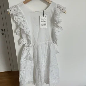 Ny klänning fr Zara, St 140 fr Zara