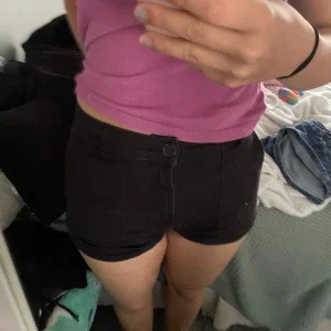 Svarta tighta shorts med hög midja