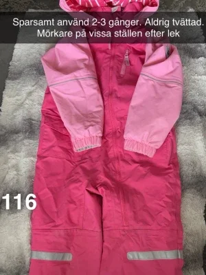 Rosa skaloverall med huva och reflexer