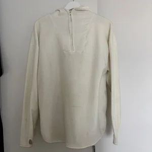 Vit fleecehoodie med half zip