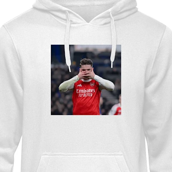 Barn-Hoodie | Mjuk Huvtröja för Barn Vit 5-6 År Sportmotiv med Martin Ödegaard i Arsenaltröja under matchspel