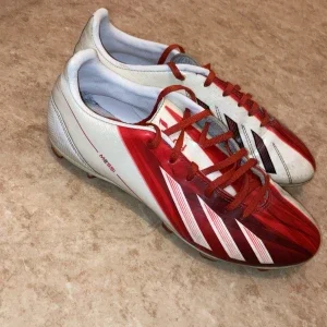 Adidas Messi fotbollsskor röd/vit