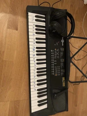 MK-1000 keyboard med mikrofon & hörlurar