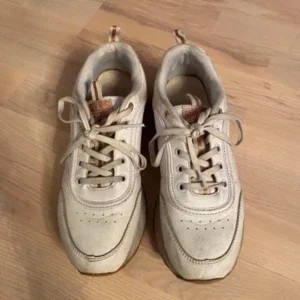 Vita sneakers från Champion