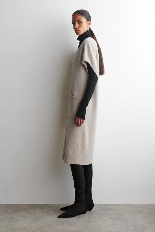 COS Women's Cardigan Lungo In Lana Dal Taglio Arrotondato in Beige