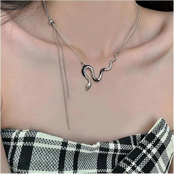 Punk Orm Choker Halskjede Sølv Kort Orm Anheng Halskjede Gotisk Serpent Choker Halskjede Justerbart Orm Halskjede Smykker for Kvinner og Jenter