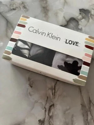 Calvin Klein LOVE trosor