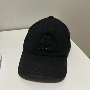 Svart keps från Moose Knuckles