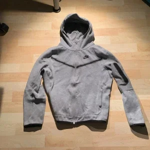 Grå Nike tech fleece