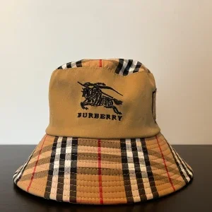 Burberry bucket hat