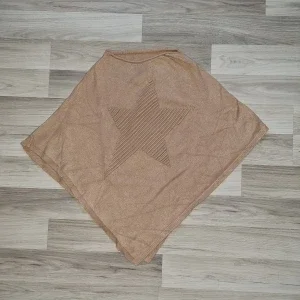 Beige poncho med stjärnmönster