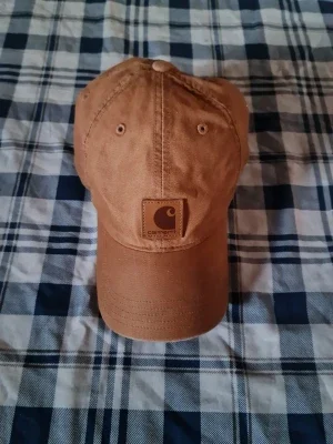 Brun keps från Carhartt