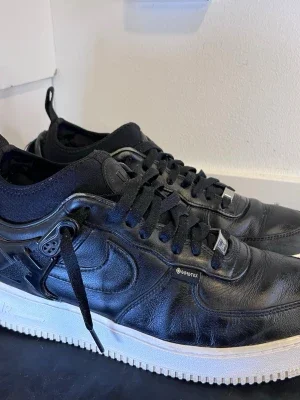 Nike air force 1 low sp undercover black Nypris 3500kr