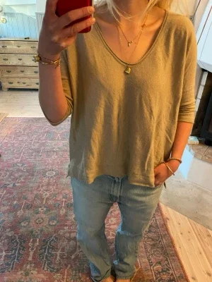 Beige stickad topp Soft Goat cashmere
