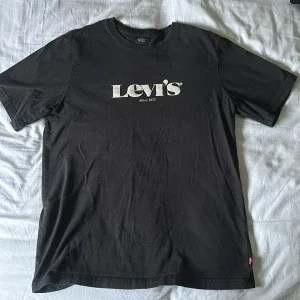 Levis t shirt
