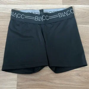 Svarta träningsshorts från BLACC