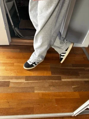 Adidas campus 00s storlek 44