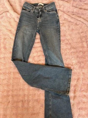Blå bootcut jeans från Perfect Jeans