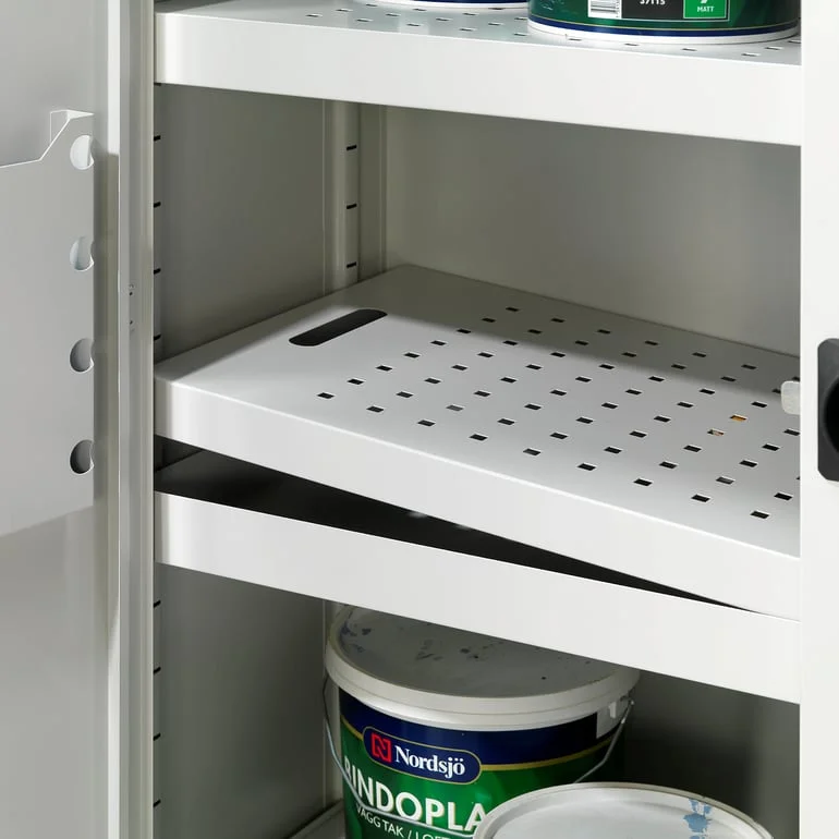Extra shelf with sump for chemical cabinet METHOD