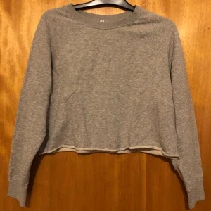 Cropped sweatshirt