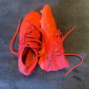 Adidas Messi fotbollsskor
