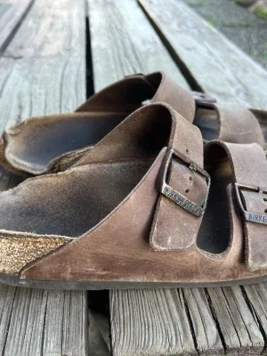 Bruna Birkenstock sandaler i mocka