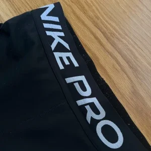 Svarta träningstights från Nike Pro