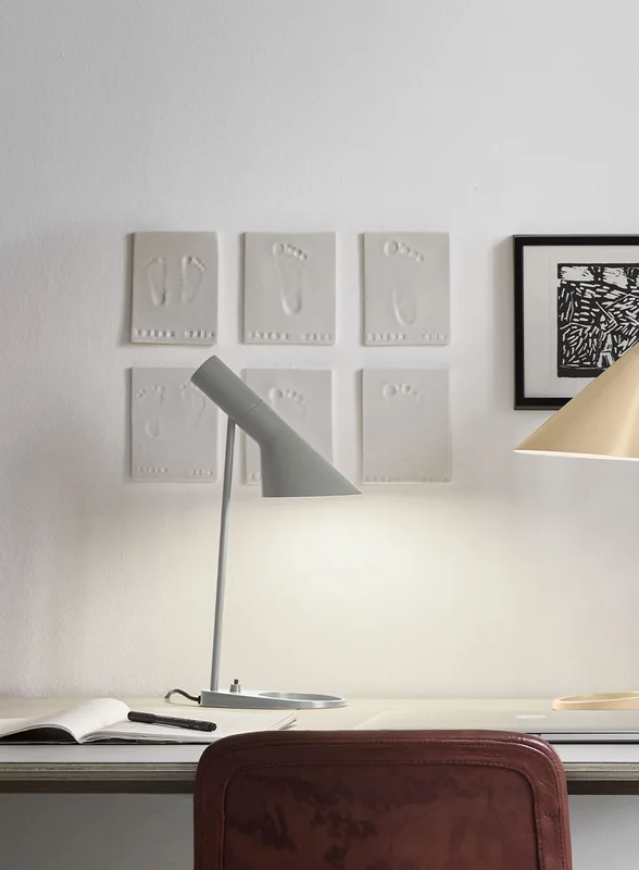 Louis Poulsen AJ mini bordlampe - warm grey