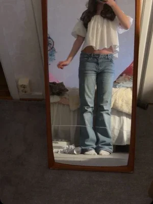Blå bootcut jeans från Ganni