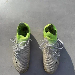 Nike Phantom GX fotbollsskor gul/grå