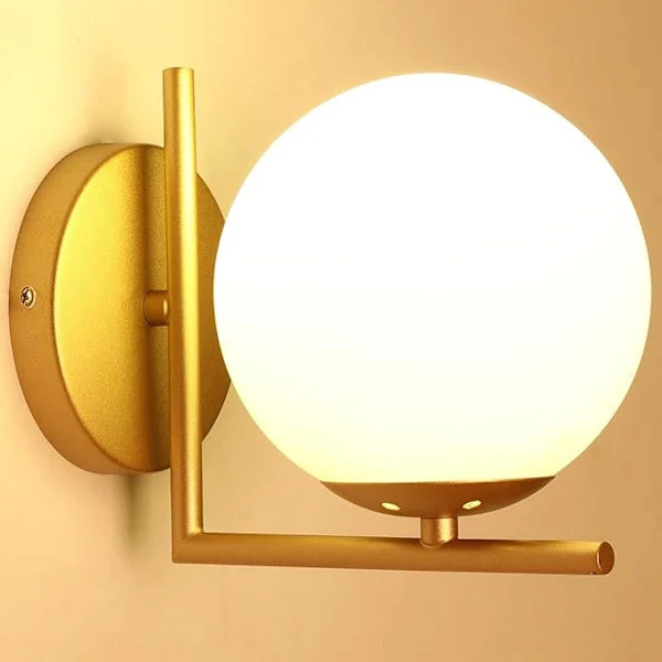 Vägglampa, vit glaskupa, guld vägglampa, modern stil från mitten av århundradet