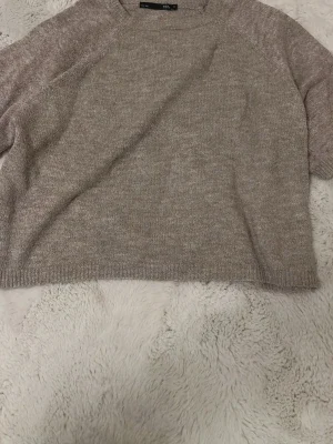 Beige stickad tröja från 157