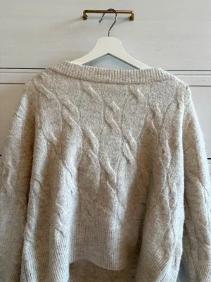 Beige trekvartsärmad tröja
