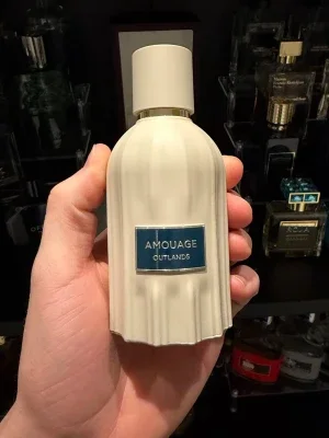 Amouage Outlands parfymprover/samples/splittar
