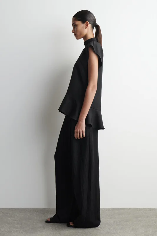 COS Women's Top Scultoreo A Collo Alto in Nero