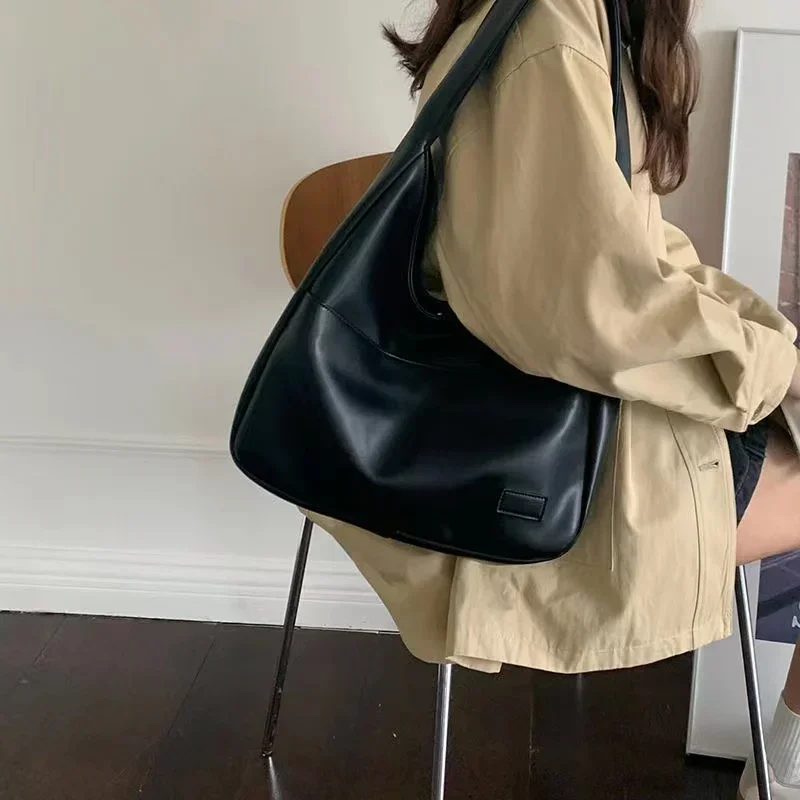 AliExpress - Sac fourre-tout de grande capacité, nouveau sac à bandoulière simple en cuir noir pour femmes, sac à bandoulière simple à la mode et 