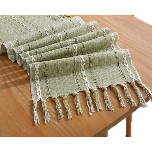 Bohemisk bordslöpare - 33x120 cm - Grön polyester - Med tofsar och broderi - Rustik lantlig stil - För festdekoration
