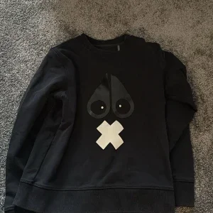 Svart tröja från Moose Knuckles