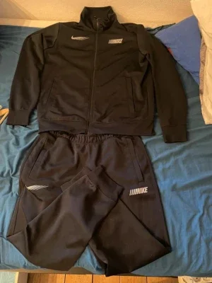 Svart Nike träningsset herr