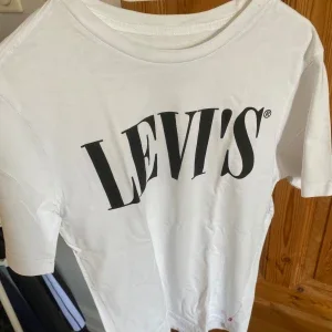 Levis T Shirt