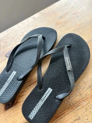 Svarta flip-flops från Havaianas
