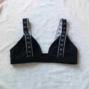 Svart Calvin Klein bikini top XS
