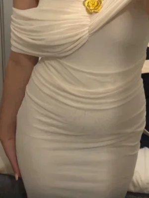 Beige fest klänning