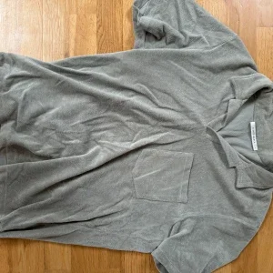 Grå frotté t-shirt från A Day's March