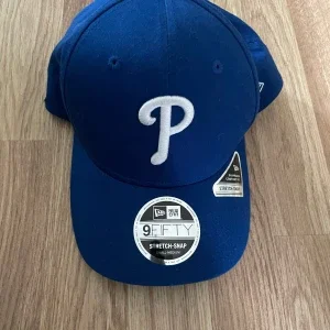 Blå New Era 9Fifty keps med P-logga