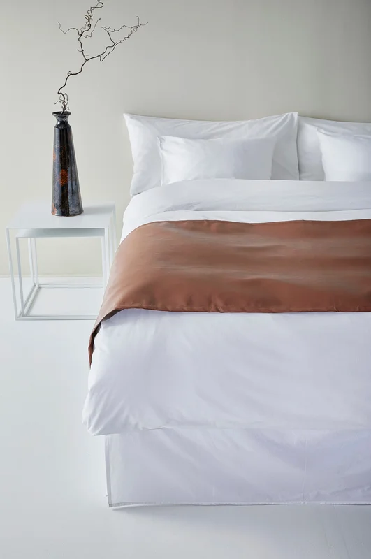 Jotex - Sengetæppe i Hotelstil 60 Cm Polyuretan Brun Ensfarvet LEA Køb Sengetæpper hos Jotex