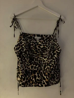 Leopardmönstrad linne från Asos