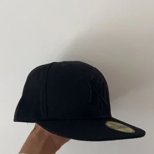 NY Yankees 59Fifty Black on Black Fitted Black/Black