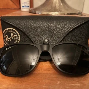 Svarta Ray-Ban solglasögon