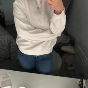 Vit tjocktröja/sweatshirt